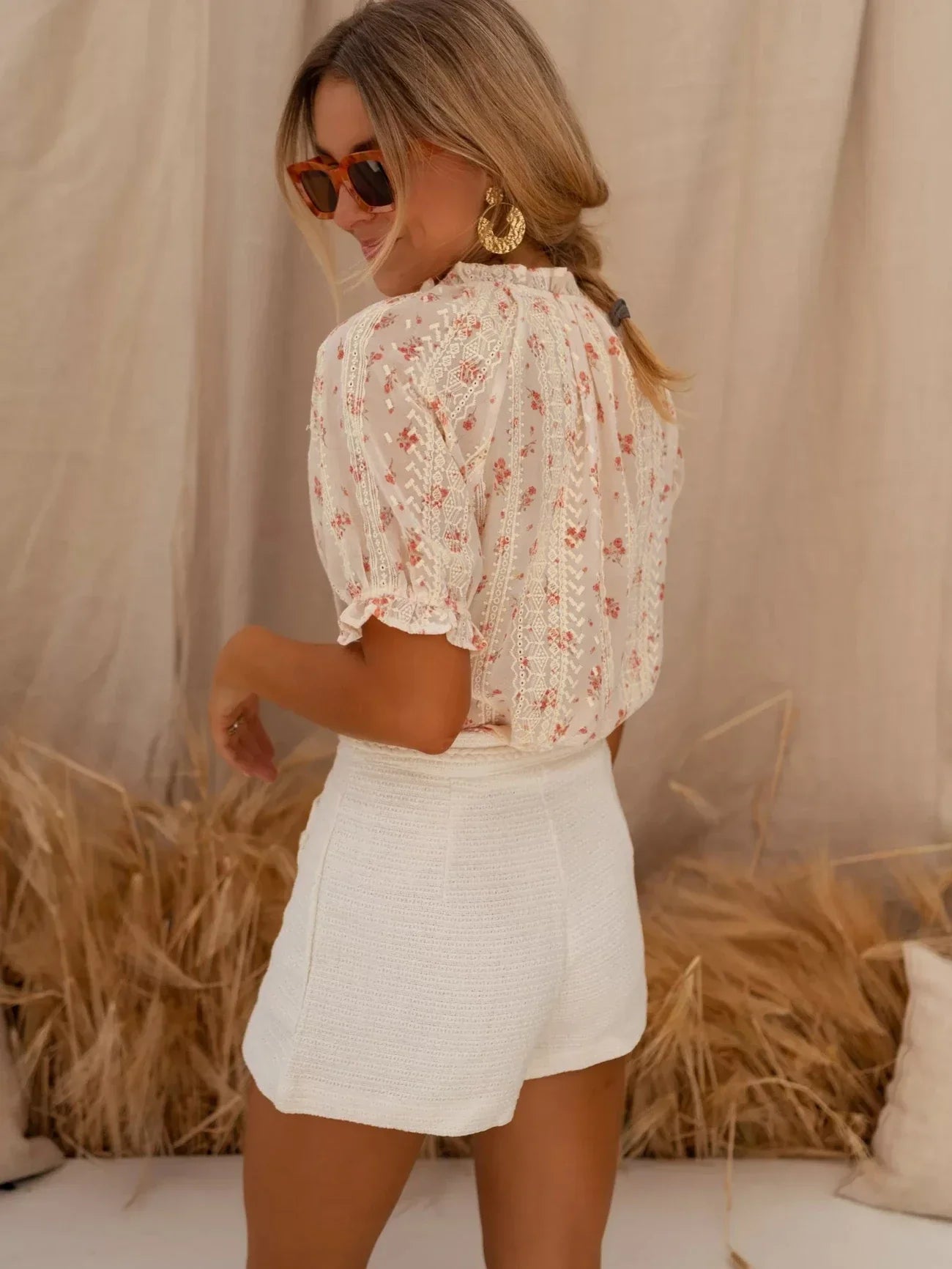 Elina™ — Blomsterbluse med Sommerlig Sjarm