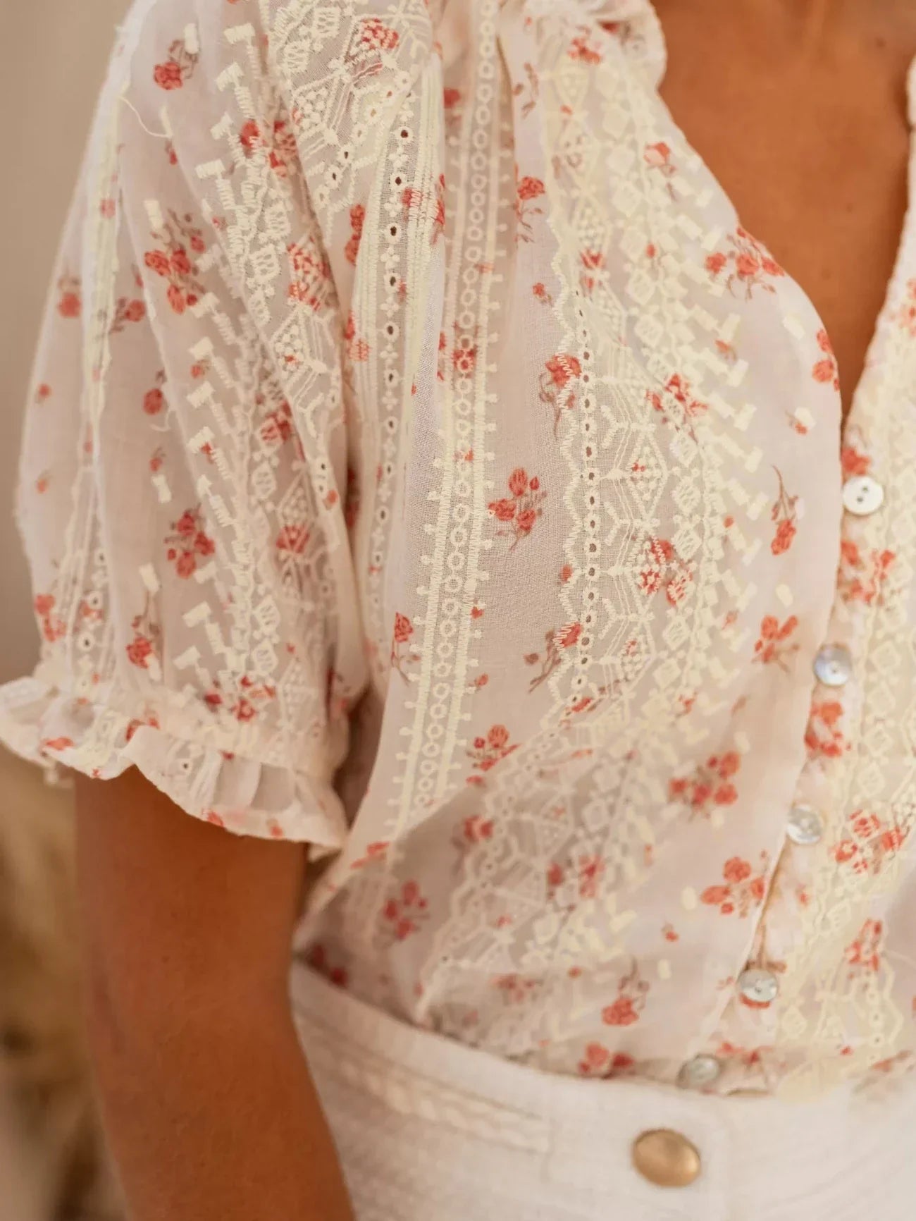 Elina™ — Blomsterbluse med Sommerlig Sjarm